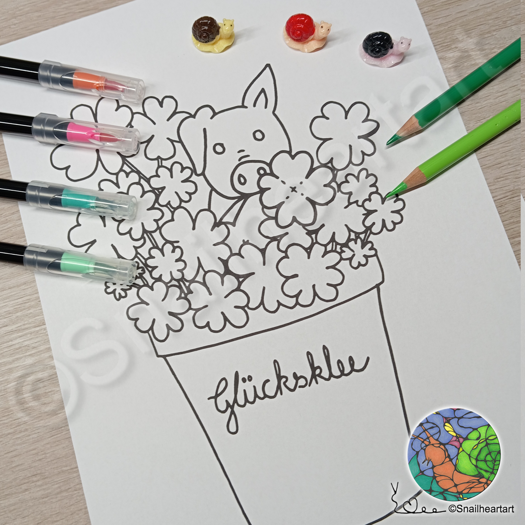 Glücksklee mit Schweinchen – Malvorlage zum Ausmalen