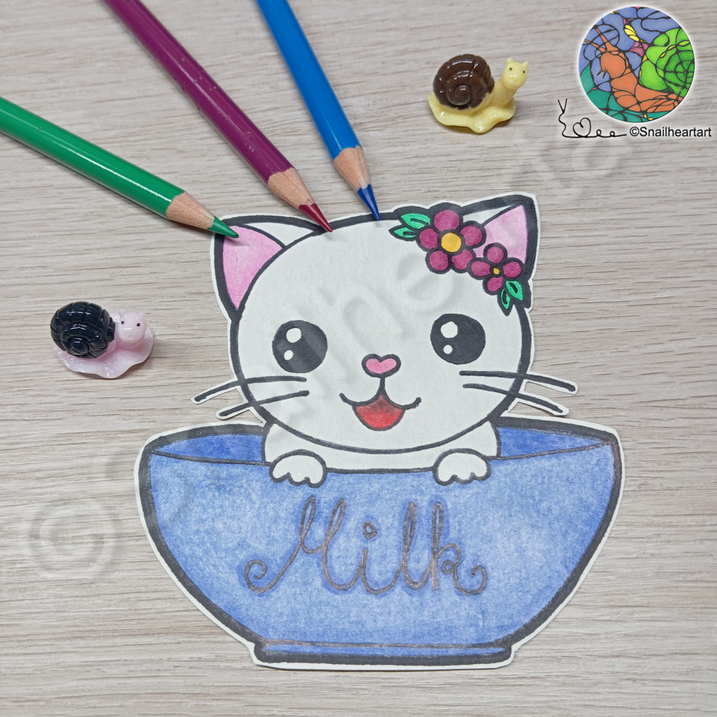 Kawaii Katze in Milchschüssel ausgemalt mit Buntstiften