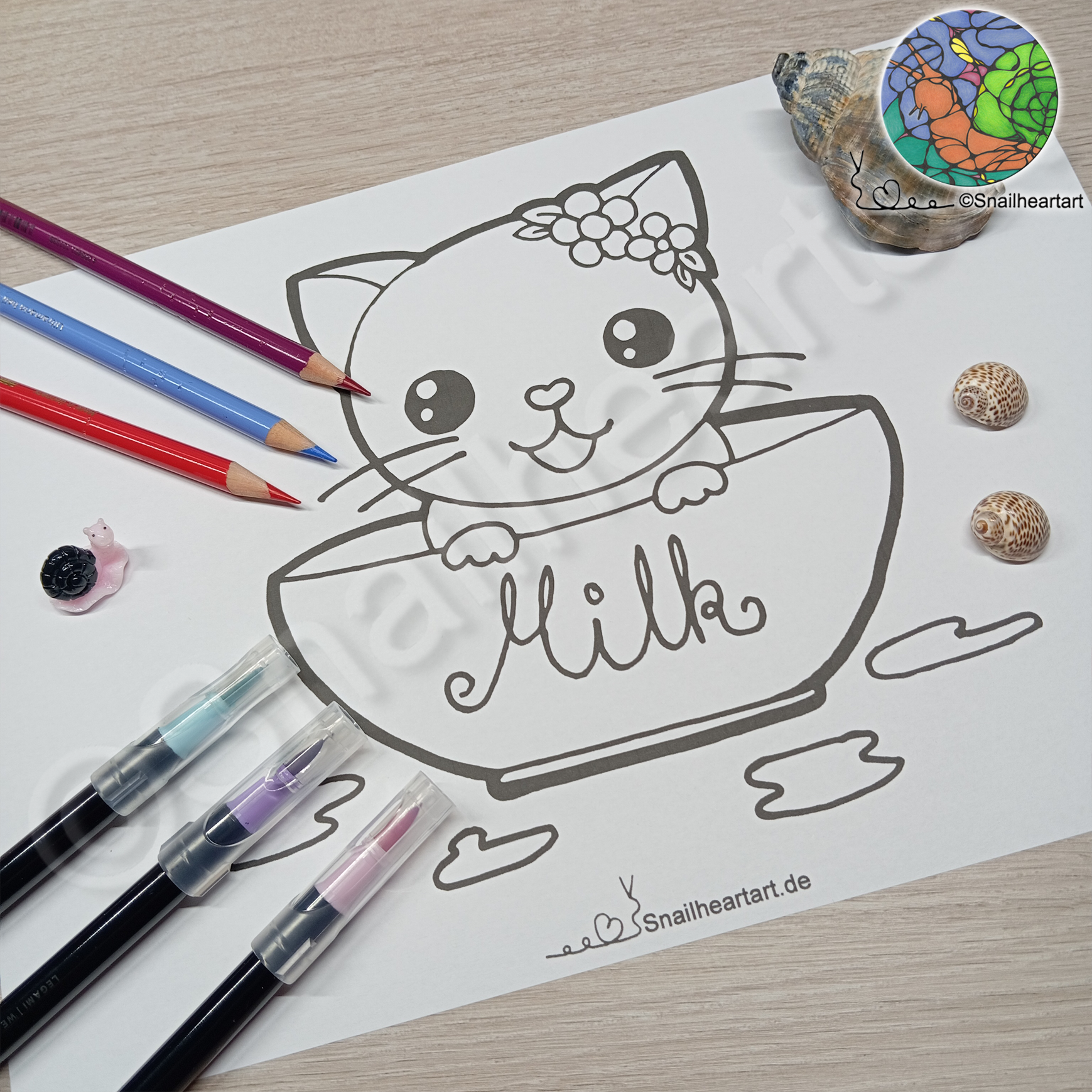 Kawaii Katze in Milchschüssel – Malvorlage zum Ausmalen